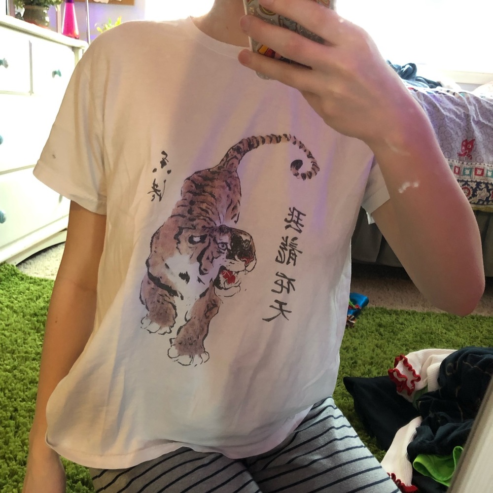 Brandy Melville tiger printed shirt🐲